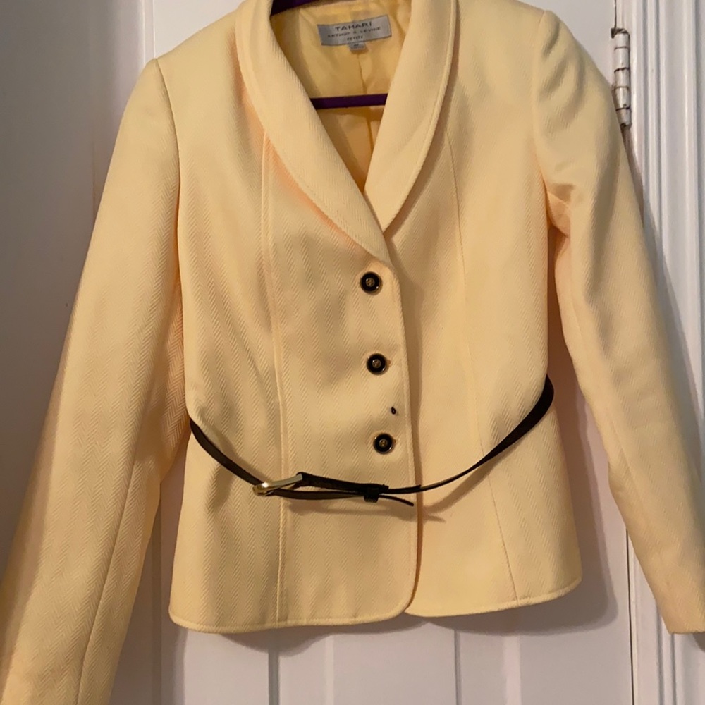 Belted yellow tahari blazer in good used condition size 4p